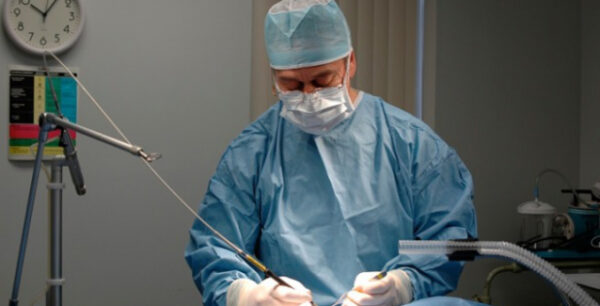 Χειρουργήθηκε ασθενής στον εγκέφαλο ενώ ήταν ξύπνιος