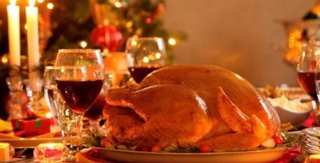 Γιορτινό τραπέζι: Φάτε απ' όλα χωρίς τα συνήθη πεπτικά προβλήματα