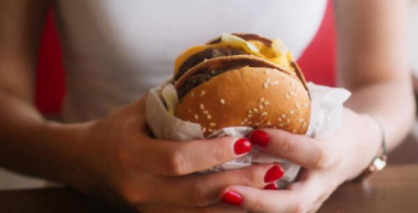 Πεινάς συνέχεια; Οι 8 λόγοι που σου συμβαίνει αυτό