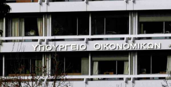 Από Δευτέρα έρχονται στους ελεύθερους επαγγελματίες τα «ραβασάκια» για τις νέες εισφορές