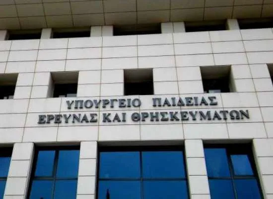 Το Υπουργείο Παιδείας διαψεύδει ότι οι Θεσμοί πίεσαν για απόσυρση του νόμου για την ιδιωτική εκπαίδευση