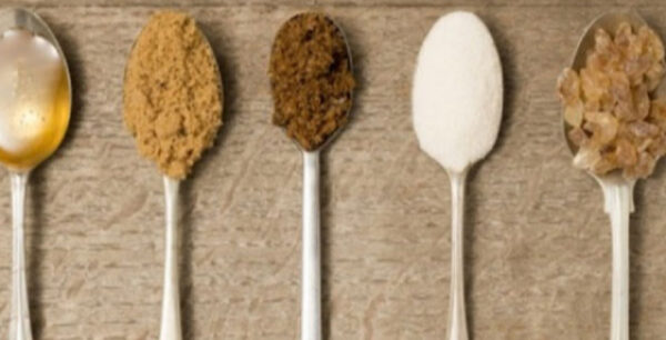 Λευκή ή καστανή ζάχαρη; Ποια είναι τελικά πιο υγιεινή