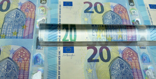 Η αποχώρηση από το ευρώ θα αύξανε το χρέος της Γαλλία κατά 30 δισ. ετησίως