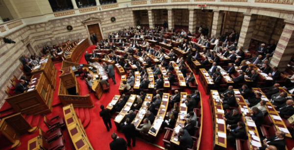 Συνεχίζονται οι αντιδράσεις στην Βουλή κατά των δηλώσεων Ντάισελμπλουμ