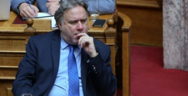 Κόντρα στη Βουλή για τις συγκεντρώσεις των Τούρκων