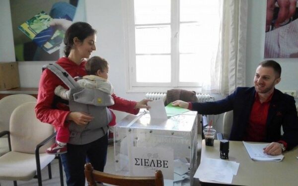 ΣΥΝΕΧΙΖΟΝΤΑΙ ΟΙ ΕΚΛΟΓΕΣ ΣΤΟΝ ΣΙΕΛΒΕ-ΜΕΓΑΛΗ ΑΥΞΗΣΗ ΤΗΣ ΣΥΜΜΕΤΟΧΗΣ