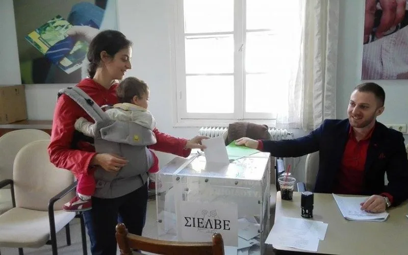 ΣΥΝΕΧΙΖΟΝΤΑΙ ΟΙ ΕΚΛΟΓΕΣ ΣΤΟΝ ΣΙΕΛΒΕ-ΜΕΓΑΛΗ ΑΥΞΗΣΗ ΤΗΣ ΣΥΜΜΕΤΟΧΗΣ