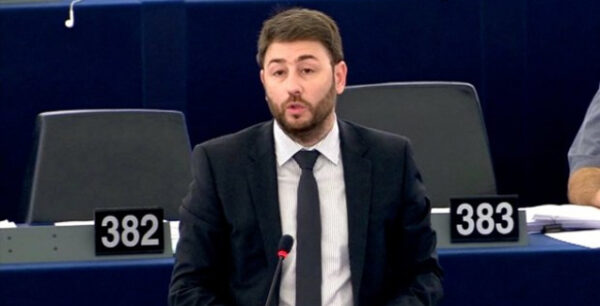 Ανδρουλάκης: Η Κεντροαριστερά να διατηρήσει την αυτονομία της χωρίς ψευτοδιλήμματα