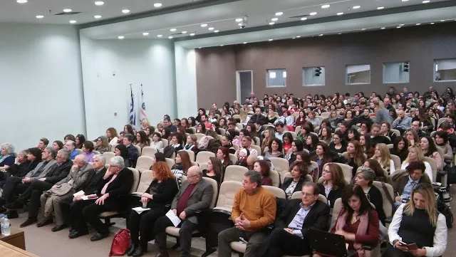 ΦΩΤΟ ΑΠΟ ΤΗΝ ΗΜΕΡΙΔΑ ΣΤΗ ΛΑΜΙΑ ΓΙΑ ΤΗΝ ΠΡΟΣΒΑΣΗ ΣΤΗΝ ΕΚΠΑΙΔΕΥΣΗ