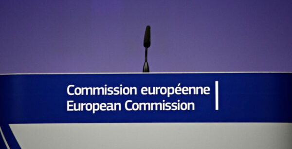 Handelsblatt: Τα βρίσκουν ΕΕ και ΔΝΤ για το Ελληνικό ζήτημα