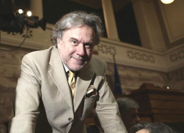 O Aριστερός Κατρούγκαλος δεν ακουμπάει τις πολυτελείς συντάξεις των βουλευτών.