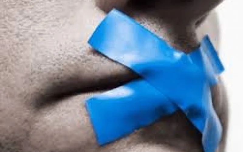 ΙΔΙΟΚΤΗΤΗΣ ΙΔ.ΣΧΟΛΕΙΟΥ ΣΤΟΝ ΠΕΙΡΑΙΑ ΠΙΕΖΕΙ ΕΚΠΑΙΔΕΥΤΙΚΟΥΣ ΝΑ ΚΑΤΑΘΕΣΟΥΝ ΨΕΥΔΩΣ ΣΕ ΠΡΟΚΑΤΑΡΚΤΙΚΗ  ΕΞΕΤΑΣΗ! ΣΗΜΑΝΤΙΚΕΣ ΟΙ ΠΕΙΘΑΡΧΙΚΕΣ ΕΥΘΥΝΕΣ ΟΣΩΝ ΣΥΝΑΔΕΛΦΩΝ ΣΥΛΛΗΦΘΟΥΝ ΨΕΥΔΟΜΕΝΟΙ