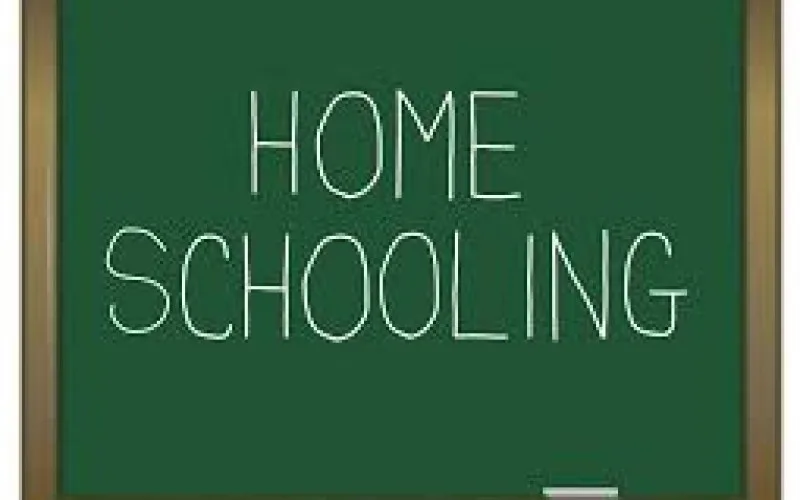 ΞΕΚΙΝΗΣΕ Η ΕΡΕΥΝΑ ΤΟY ΥΠΟΥΡΓΕΙΟY ΠΑΙΔΕΙΑΣ ΓΙΑ ΤΗΝ ΑΝΕΥΡΕΣΗ ΤΟΥ ΣΧΟΛΕΙΟΥ ΠΟΥ ΜΟΙΡΑΖΕΙ ΤΙΤΛΟΥΣ ΣΕ ΜΑΘΗΤΕΣ-ΦΑΝΤΑΣΜΑΤΑ ΠΡΟΒΑΛΛΕΤΑΙ ΣΗΜΕΡΑ ΣΤΟ ΦΕΣΤΙΒΑΛ ΘΕΣΣΑΛΟΝΙΚΗΣ ΤΟ ΕΠΙΜΑΧΟ ΝΤΟΚΙΜΑΝΤΕΡ ΓΙΑ ΤΟ HOMESCHOOLING