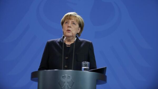 Koρυφαίος συμβούλος Μέρκελ: Στην Ελλάδα επιβλήθηκε υπερβολική λιτότητα