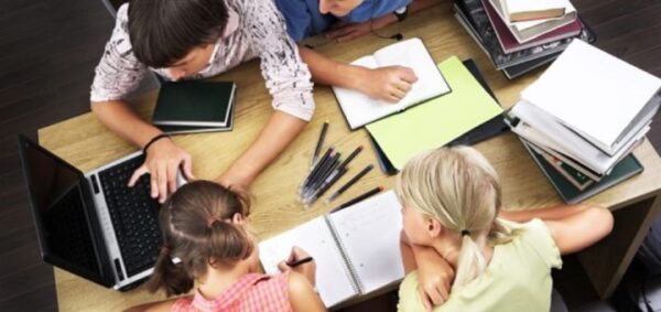 Στο σχολείο παραμένουν οι μαθητές που δεν συμμετέχουν σε σχολικούς περιπάτους, εκπαιδευτικές εκδρομές – επισκέψεις, διδακτικές επισκέψεις κ.λπ.