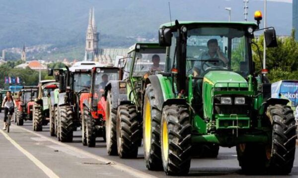 ΑΔΕΔΥ: Συμπαράσταση στους αγώνες των αγροτών – Στάση εργασίας 14/2