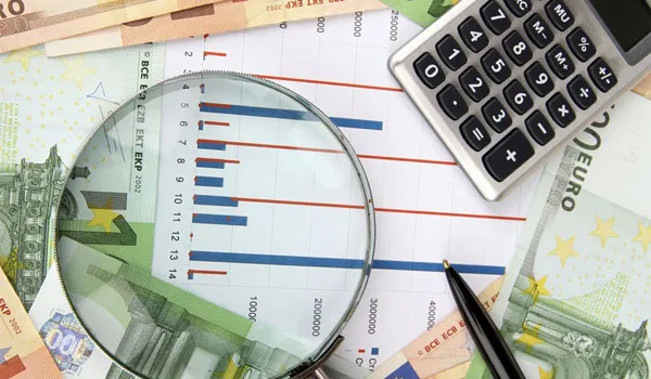 Ανάπτυξη 0,3% αντί για ύφεση 0,3% το 2016