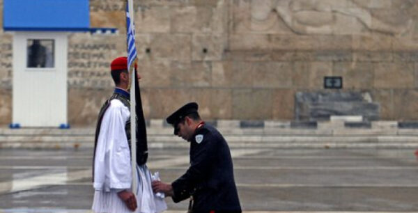 Μεγάλες ανατροπές στο Σύνταγμα: Πρόεδρος από το λαό, βουλευτές μόνο 8 χρόνια, απλή αναλογική, δημοψηφίσματα