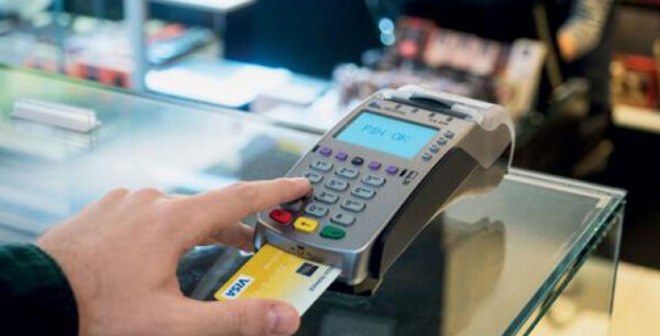 Ερχονται τα POS – Ποιοι πρέπει να τα εγκαταστήσουν, τι αλλάζει