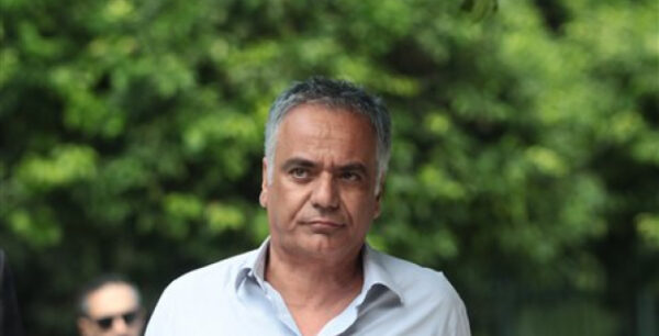 Γιατί ο Σκουρλέτης ζητά αυξημένη πλειοψηφία για την ψήφιση των μέτρων