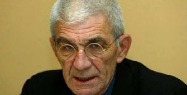 Επιμένει ο Μπουτάρης στην κατάργηση των μαθητικών παρελάσεων