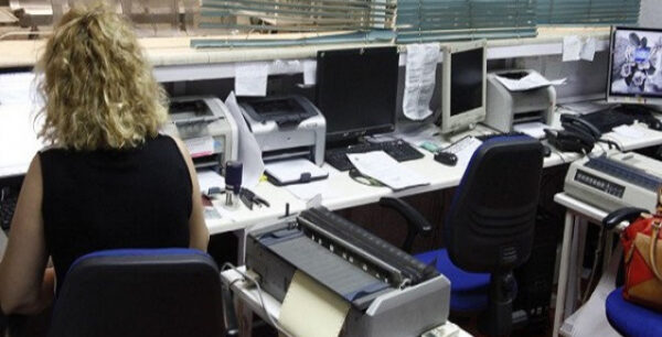 Απόφαση που αλλάζει τα πάντα: Παράνομες οι μειώσεις μισθών σε ΔΕΚΟ