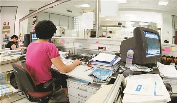 Εξοδος από το Δημόσιο για τους 58ρηδες. Οι ευκαιρίες και οι παγίδες