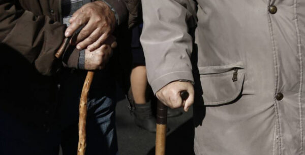 Το ΔΝΤ ζητάει την μείωση και της εθνικής σύνταξης!