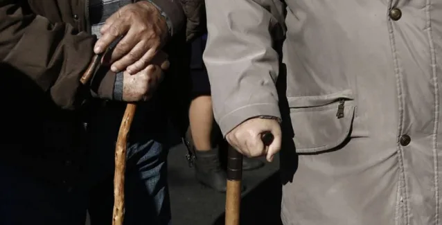 Το ΔΝΤ ζητάει την μείωση και της εθνικής σύνταξης!