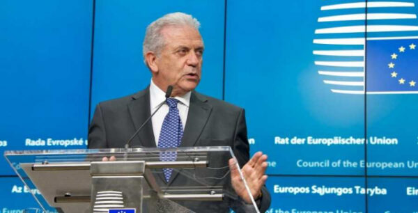 Αβραμόπουλος: Θα είναι καταστροφή να καταρρεύσει η συμφωνία με την Τουρκία για το προσφυγικό