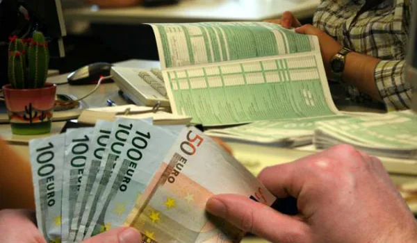 Αφορόλογητο στα 6.600 ευρώ σε δύο δόσεις απαιτεί η τρόικα