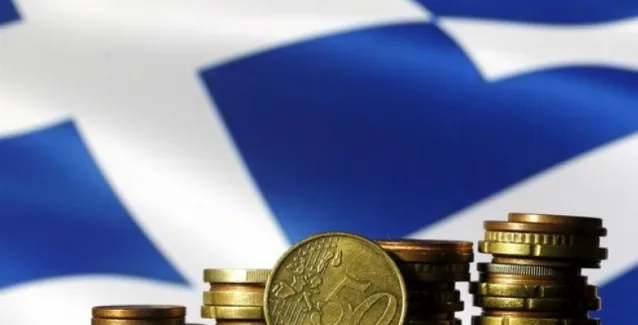 Στο τραπέζι του διαλόγου το δημοσιονομικό κενό και τα επαχθή μέτρα – Ζητούν να κοπούν 2 ακόμη μηνιάτικα!