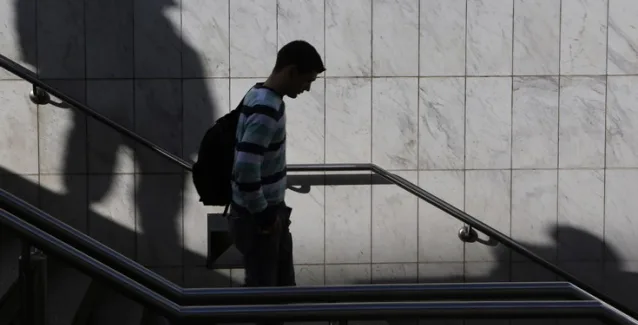 «Οι δανειστές επιδιώκουν να υπονομεύσουν τα δικαιώματα Ελλήνων εργαζομένων»