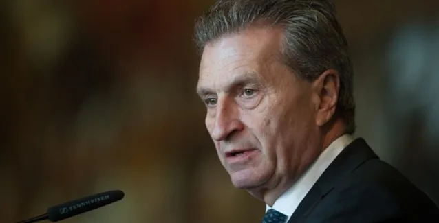 Ετινγκερ: Ο Τσίπρας έκανε περισσότερα από ποτέ