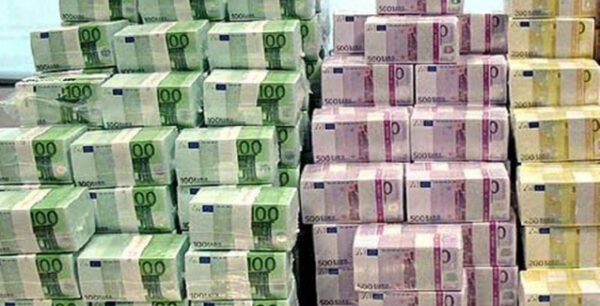 «Διαρροή» 2,5 δισ. ευρώ καταθέσεων τις τελευταίες 45 ημέρες