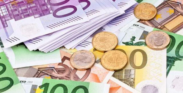 Όλοι χρωστούν σε όλους στην Ελλάδα