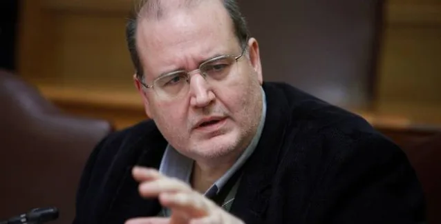 Επιμένει ο Φίλης για θρησκευτικά και προσευχή στα σχολεία