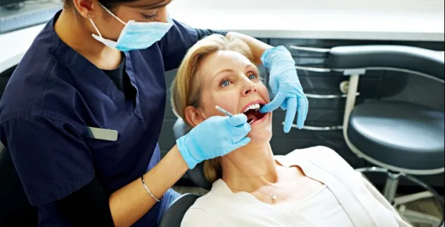 Προσοχή στην περιοδοντίτιδα μετά τα 55 στις γυναίκες