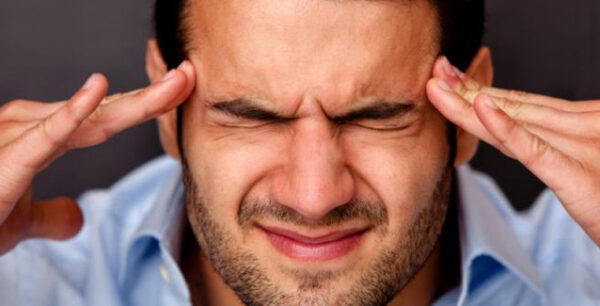 Πονοκέφαλος λόγω στρες: 3 τρόποι για να τον ξεπεράσετε