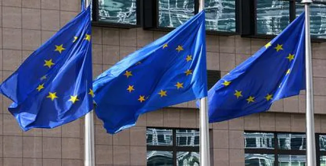 Η Κομισιόν προειδοποιεί την Ιταλία με κυρώσεις για το χρέος