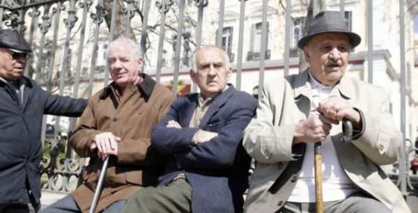 Τρομάζουν τα στοιχεία: Συνταξιούχοι πεθαίνουν πριν προλάβουν να πάρουν την σύνταξη!