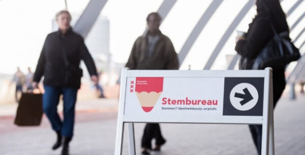 Ολλανδία:Τι προβλέπει ο ολλανδικός Τύπος λίγο πριν ολοκληρωθεί η ψηφοφορία