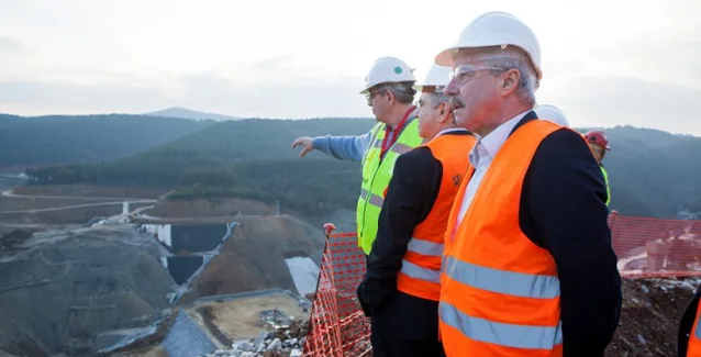 Μανιάτης: Εκτός από την υπερφορολόγηση υπάρχει και ο δρόμος των επενδύσεων