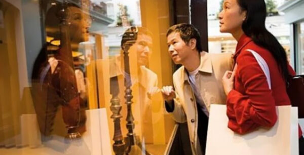 Oι Κινέζοι πρώτη δύναμη στις αγορές Tax Free στην Ελλάδα, σύμφωνα με έρευνα