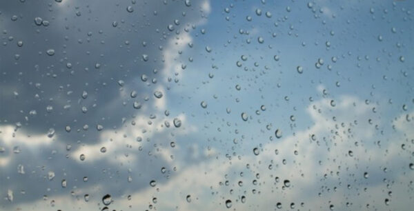 Πώς η βροχή βοηθά τα μικρόβια να να «ταξιδεύουν» σε μεγάλες αποστάσεις