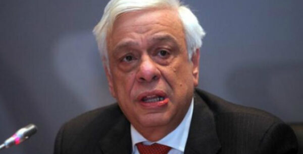 Παυλόπουλος: Τώρα που το κράτος αδυνατεί, η αυτοδιοίκηση να βρίσκεται δίπλα στον πολίτη