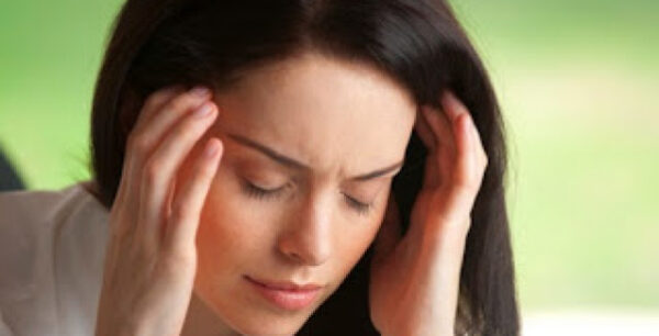 Πόσο νερό πρέπει να πίνετε για να μειώσετε τις ημικρανίες