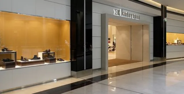 «Λουκέτο» έβαλαν δύο καταστήματα «Καλογήρου»