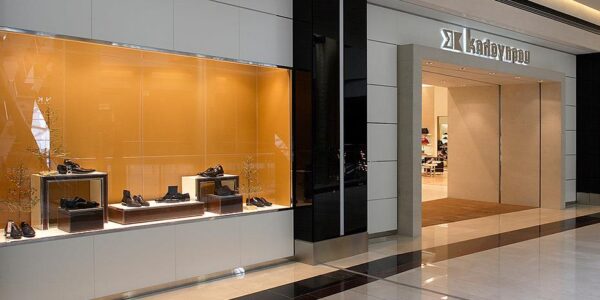 Λουκέτο στα καταστήματα Καλογήρου σε Mall και Golden Hall