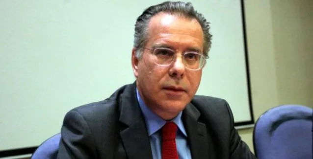 Κουμουτσάκος: Στις δημοκρατίες οι πρωθυπουργοί δεν κάνουν κρυφά ταξίδια με το κυβερνητικό αεροσκάφος